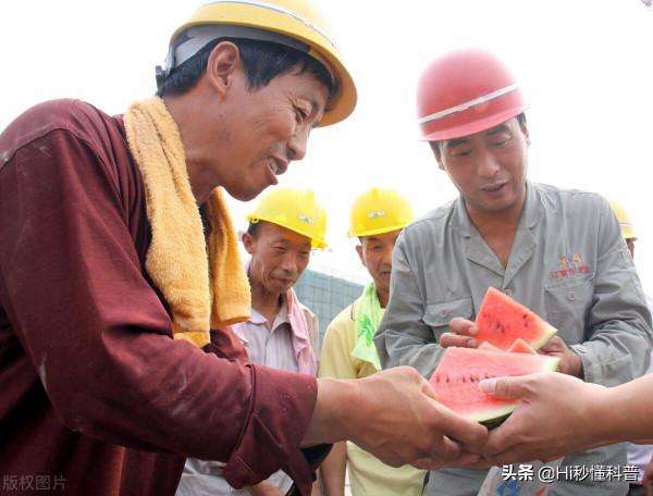 多地出臺農民工清退令，專家：社保繳納標準降至8%，該何去何從