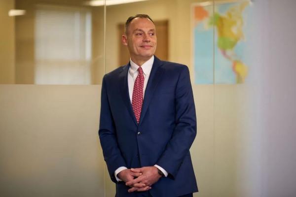 這隻基金的策略是選國家，看好日本、中國和瑞士