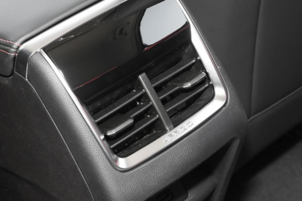 體驗艾瑞澤5 PLUS，外觀似雷克薩斯，內飾驚豔，6.99萬