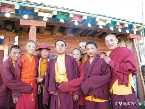 徒步西藏第29天:投宿無門,被山谷中的藏傳佛學院收留 徒步西藏第29天:投宿無門,被山谷中的藏傳佛學院收留