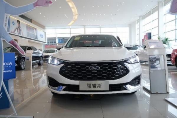 帶車友買車，預算10萬元她選擇了這一臺