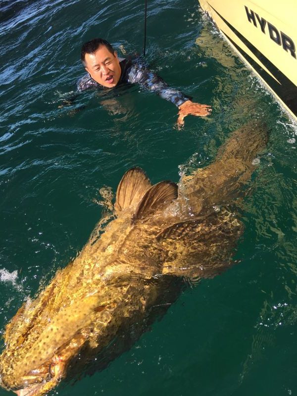 男人為了釣魚能有多瘋狂?在海上漂了10年,解鎖上千魚種成就 男人為了釣魚能有多瘋狂?在海上漂了10年,解鎖上千魚種成就