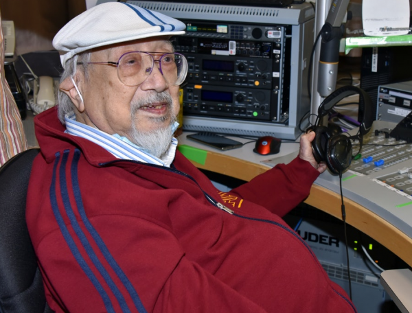 96歲樂壇教父開演唱會，眾星捧場星光熠熠，周慧敏與黃凱芹合影