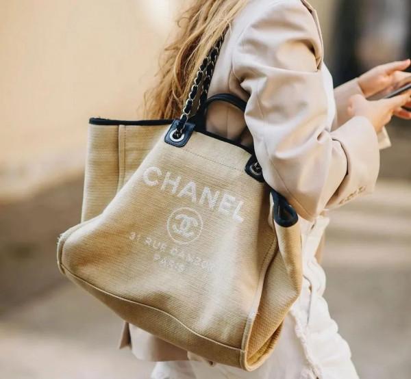 你的包包該換了！這4款百搭又好看，到哪都能背