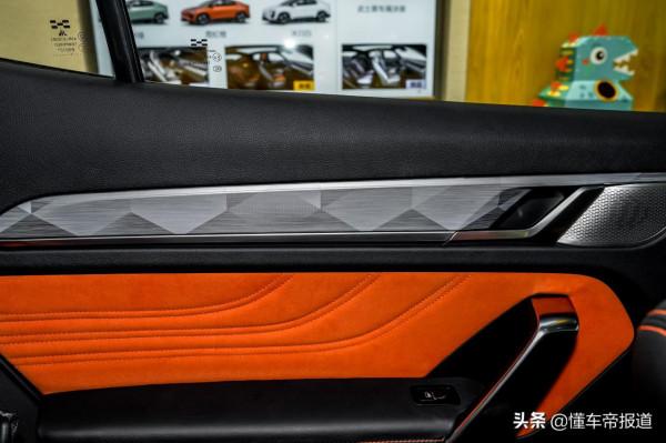 新車|開車像開星際戰艦?愛馳U6靜態解析:擋把新穎 或售20萬以上 新車|開車像開星際戰艦?愛馳U6靜態解析:擋把新穎 或售20萬以上