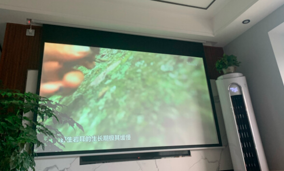 家裡裝修買了臺大眼橙NEWX7D投影儀，高性價比投影推薦