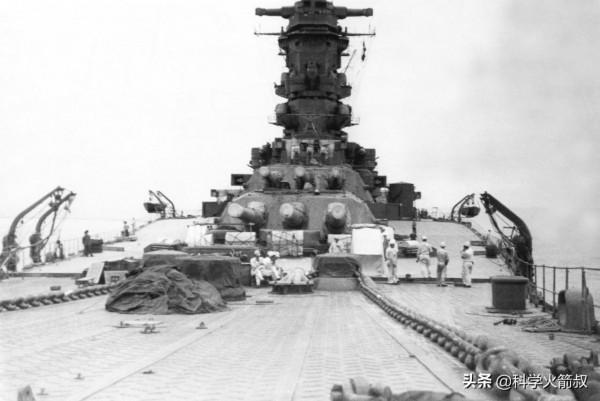 主炮齊射的戰列艦有可能把自己轟散架嗎？答案是，可以
