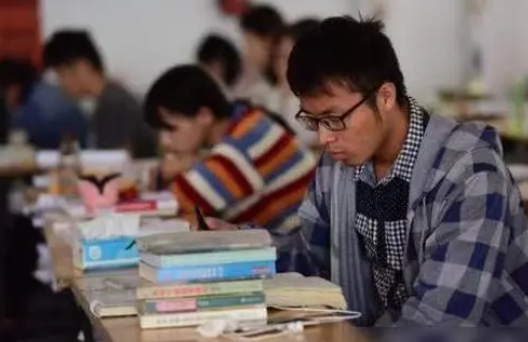 “保研生”與“考研生”差距很大,畢業後更明顯,難怪導師偏心 “保研生”與“考研生”差距很大,畢業後更明顯,難怪導師偏心
