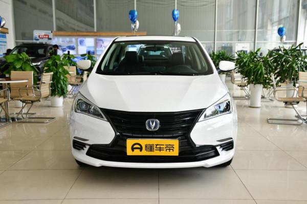 逸動DT：外觀帥氣，搭載1&period;6L&plus;4擋手自一體，售價6&period;79萬，適合家用