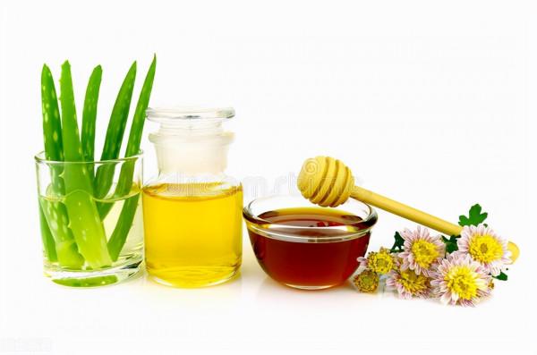 冬季用橄欖油護膚，可保持面板滋潤度和彈性，並鎖住水分