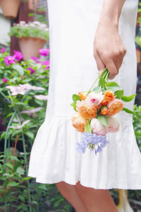 她改造的54㎡露臺花園，一個可在花叢中漫步的秘境，美不勝收