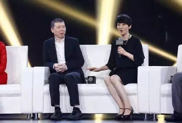 徐帆：處處忍讓馮小剛，23年不生孩子，養女和繼女把她當親媽孝順