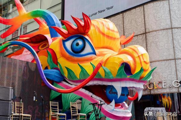 泰國年味兒特別濃，唐人街是春節大廟會，各大商場爭奇鬥豔拼裝飾