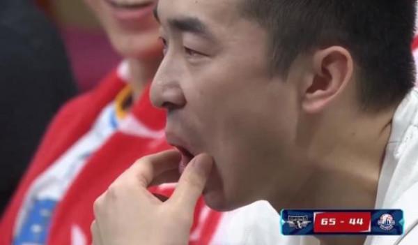 北京首鋼豪取四連勝！三塔無解，王驍輝被晃倒，靜待林書豪