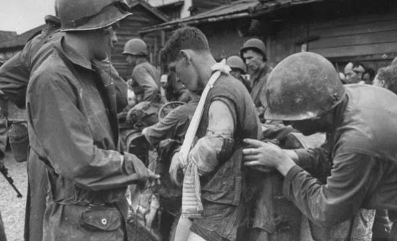 美國大兵回憶:零下30度的朝鮮戰場,武器被凍住,有人哭著找醫生 美國大兵回憶:零下30度的朝鮮戰場,武器被凍住,有人哭著找醫生