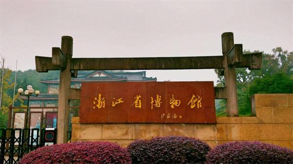 分別73年後，女兵終於見到丈夫照片，一眼認出哭得像個小孩