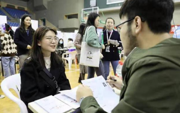 央企總部公佈招錄名單，51名畢業生成功入選，無一人是本科學歷