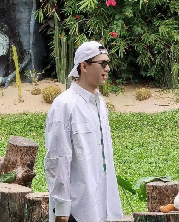 盤點娛樂圈穿白襯衫的男明星，誰讓你一眼就記住了？