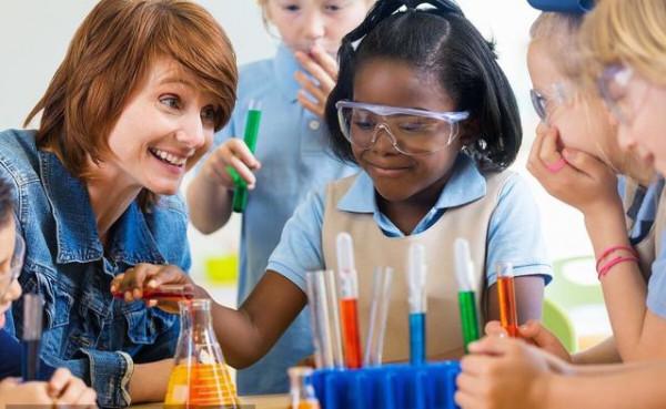 任正非:基礎教育、國計民生,提高教師待遇是當務之急 任正非:基礎教育、國計民生,提高教師待遇是當務之急