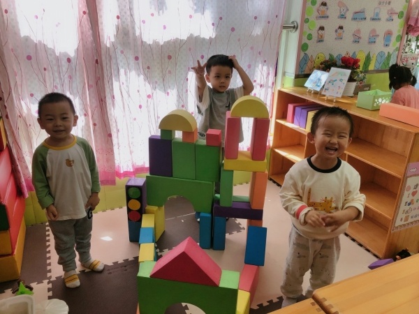 幼兒園裡的安全小常識——黃村二幼小班生活活動 幼兒園裡的安全小常識——黃村二幼小班生活活動