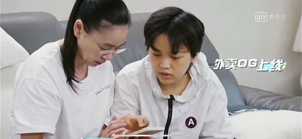 62歲劉雪華獨居生活曝光，無兒無女丈夫墜樓，全網都在心疼她