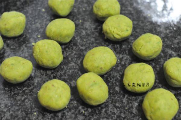 綠豆做月餅，清熱去內火，少油低脂易消化，中秋吃它，比月餅香