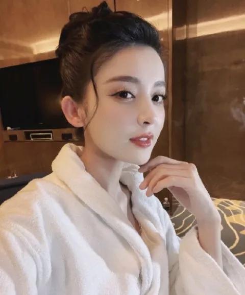 古力娜扎自拍美照