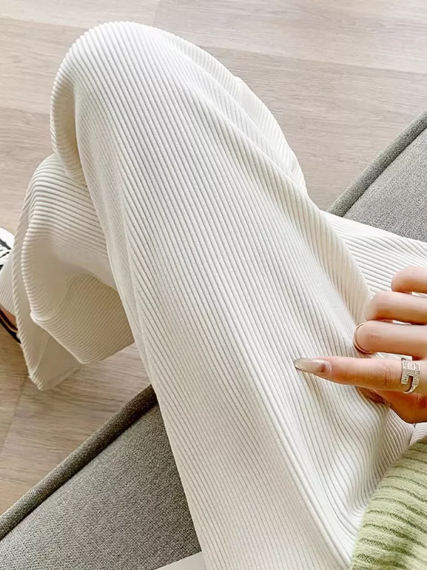 還在穿“打底褲”嗎?現在流行這麼穿,保暖又顯瘦 還在穿“打底褲”嗎?現在流行這麼穿,保暖又顯瘦