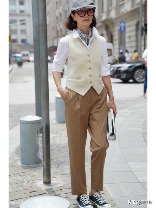 這才是45+該有的打扮,不裝嫩也不顯老氣,優雅到骨子裡了 這才是45+該有的打扮,不裝嫩也不顯老氣,優雅到骨子裡了