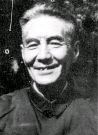 他是奴隸主出身的國軍兵團司令，堅決不起義，成為滇軍唯一的戰犯