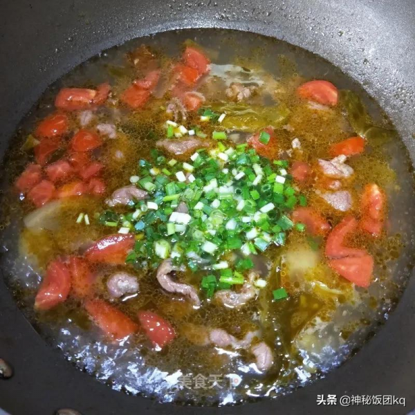 酸湯真的太有魔力了！酸爽過癮，超級下飯！熱乎乎的，太美味啦