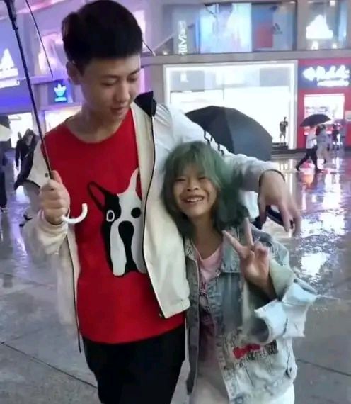 網紅瓊姐宣佈喜訊，準新郎是個帥小夥！網友卻質疑是炒作