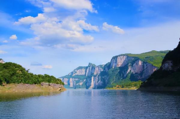 貴州國家級旅遊畫廊，斷層壁畫神秘多姿，被稱為烏江上最美畫廊