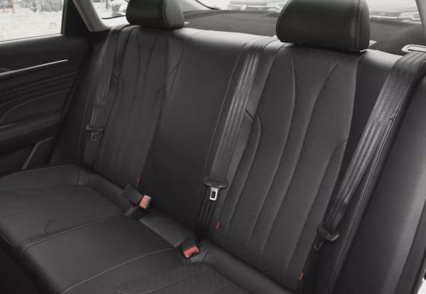 家用代步車之爭:長安逸動VS榮威i5誰更強? 家用代步車之爭:長安逸動VS榮威i5誰更強?