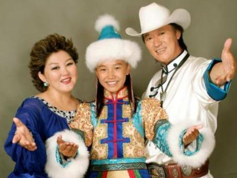 吉祥三寶現狀：布仁心梗離世，烏日娜撐起整個家，女兒結婚生子