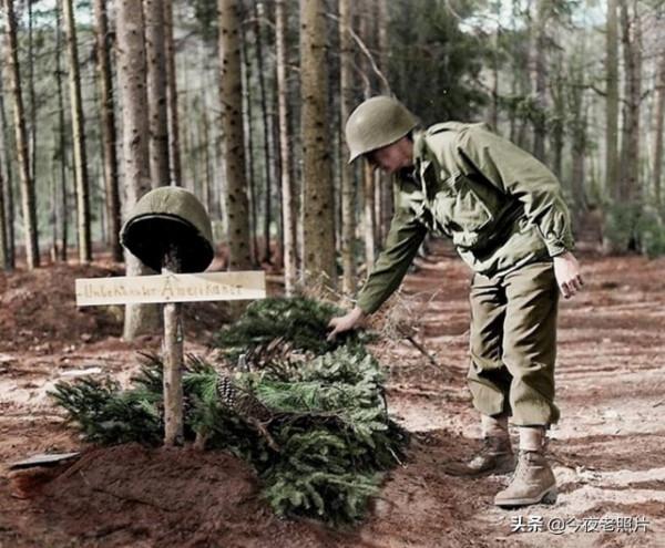 28張顛覆想象的老照片：落在德軍胸上的烏鴉，希特勒的純金城堡