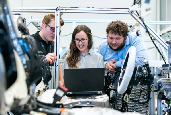 鋰電池廠搶人大戰：獵頭每天打100個電話挖人，老闆做夢都想上市