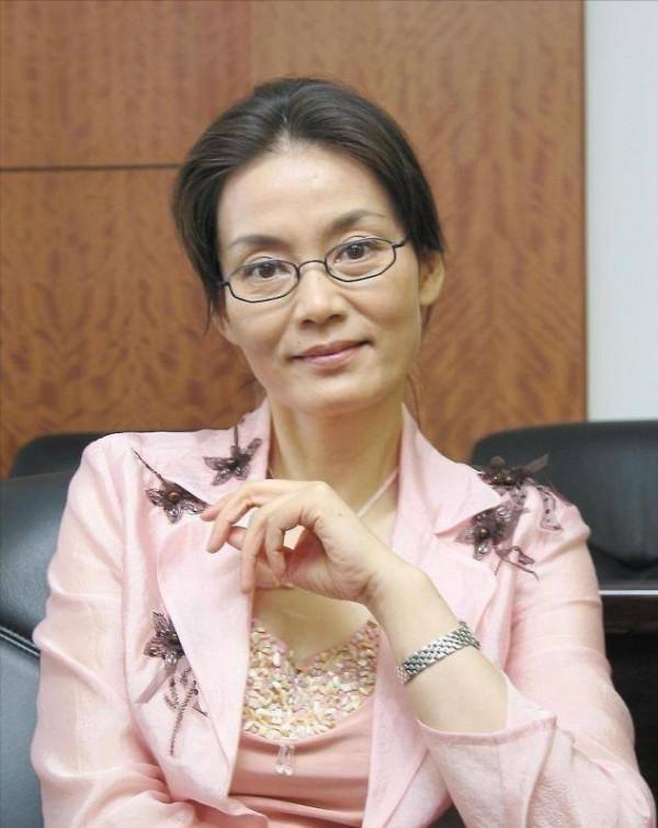 潘虹：跟丈夫結婚8年僅相處380天，離婚後卻說最愛前夫，這是為何
