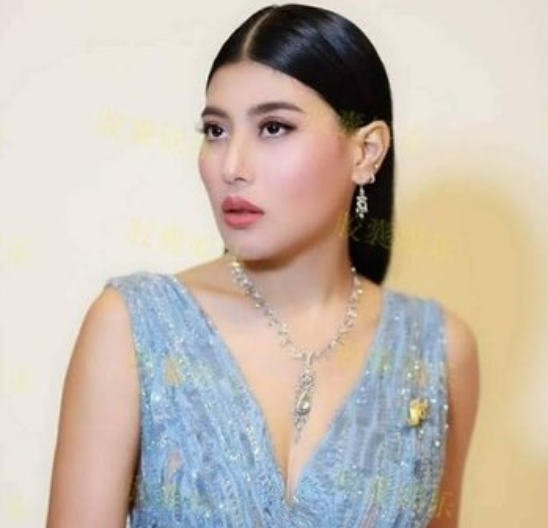 “鎮國神獸”思蕊梵：把一手爛牌打成王炸，李連杰曾向她下跪