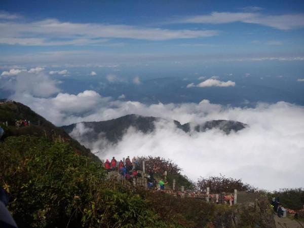 秀甲天下峨眉山