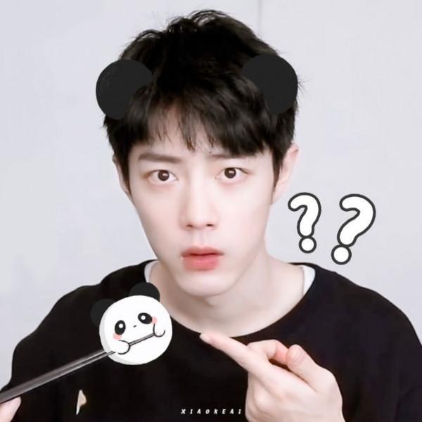 這是誰家的小可愛明明是小熊貓還沒睡好就被拉起來吃飯,你們壞懷 這是誰家的小可愛明明是小熊貓還沒睡好就被拉起來吃飯,你們壞懷