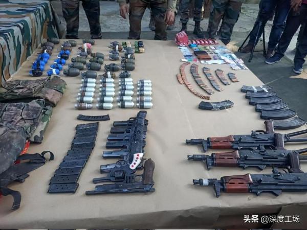 3名巴鐵特種兵，深夜穿越印軍陣地：為何每人都帶2把54和1把AK？