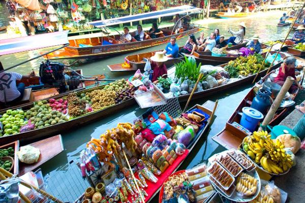 泰國首個水上菜場，已有上百年曆史，與中國淵源頗深