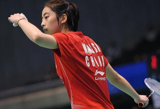 放棄、弱化、排斥羽毛球“一把抓”握拍法，無疑不會是最科學的