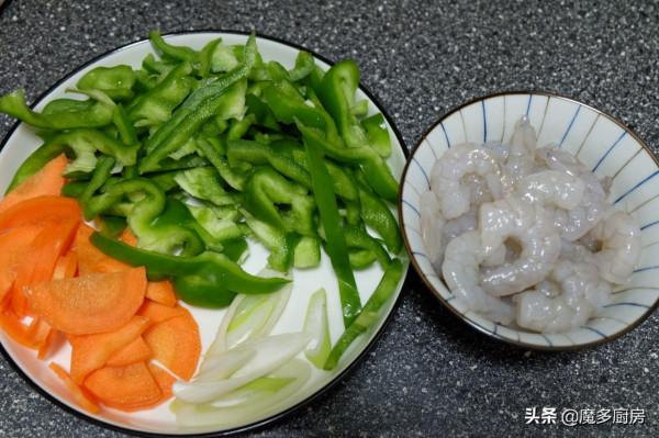 全職媽媽準點做晚餐，20分鐘做出一桌家常飯菜，營養健康味道香