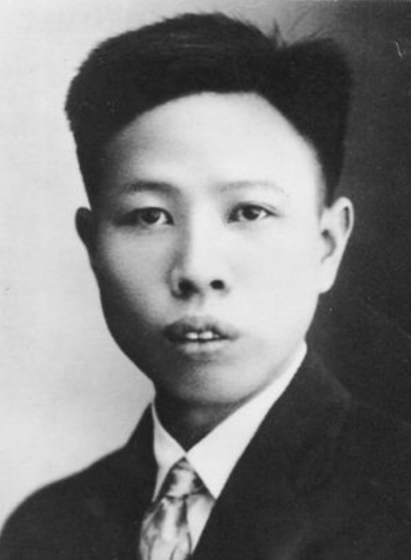 1949年一農婦無奈亮明身份，肖勁光：不用經她同意，派人給買衣服