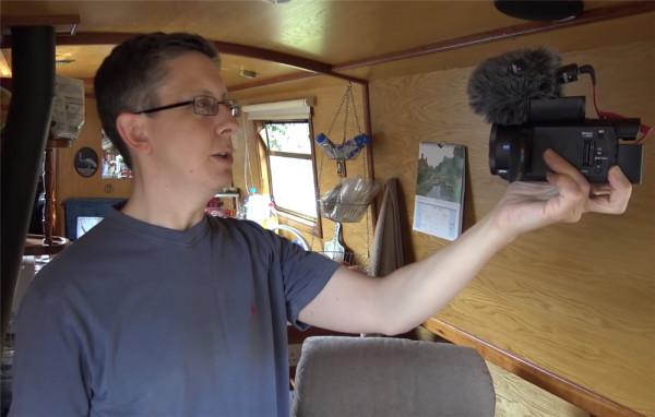 52歲的他放棄一切，住進33㎡“房船”中漂泊流浪，一晃已生活5年