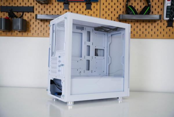 雪裝中的紛呈色彩，主流電競桌面主機裝機分享