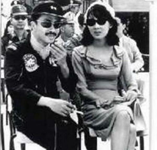 空軍司令對航空公司老闆說:追不上這位空姐,就把飛機打下來 空軍司令對航空公司老闆說:追不上這位空姐,就把飛機打下來