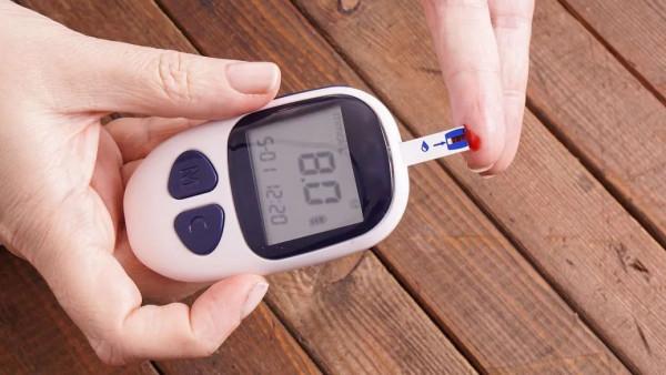 測量血糖,選擇哪個手指更準確?這些細節,早點知道為好 測量血糖,選擇哪個手指更準確?這些細節,早點知道為好